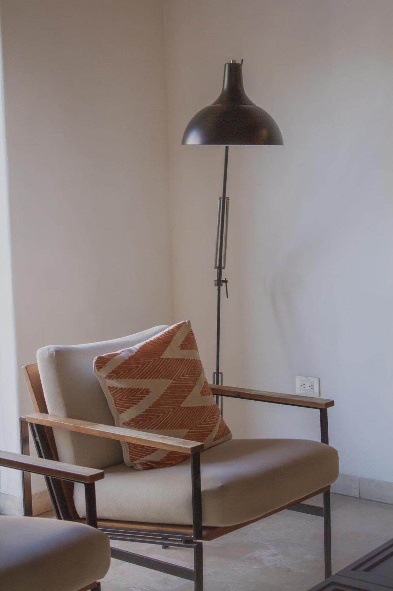 Hotel Catedral La Paz Exterior foto A floor lamp