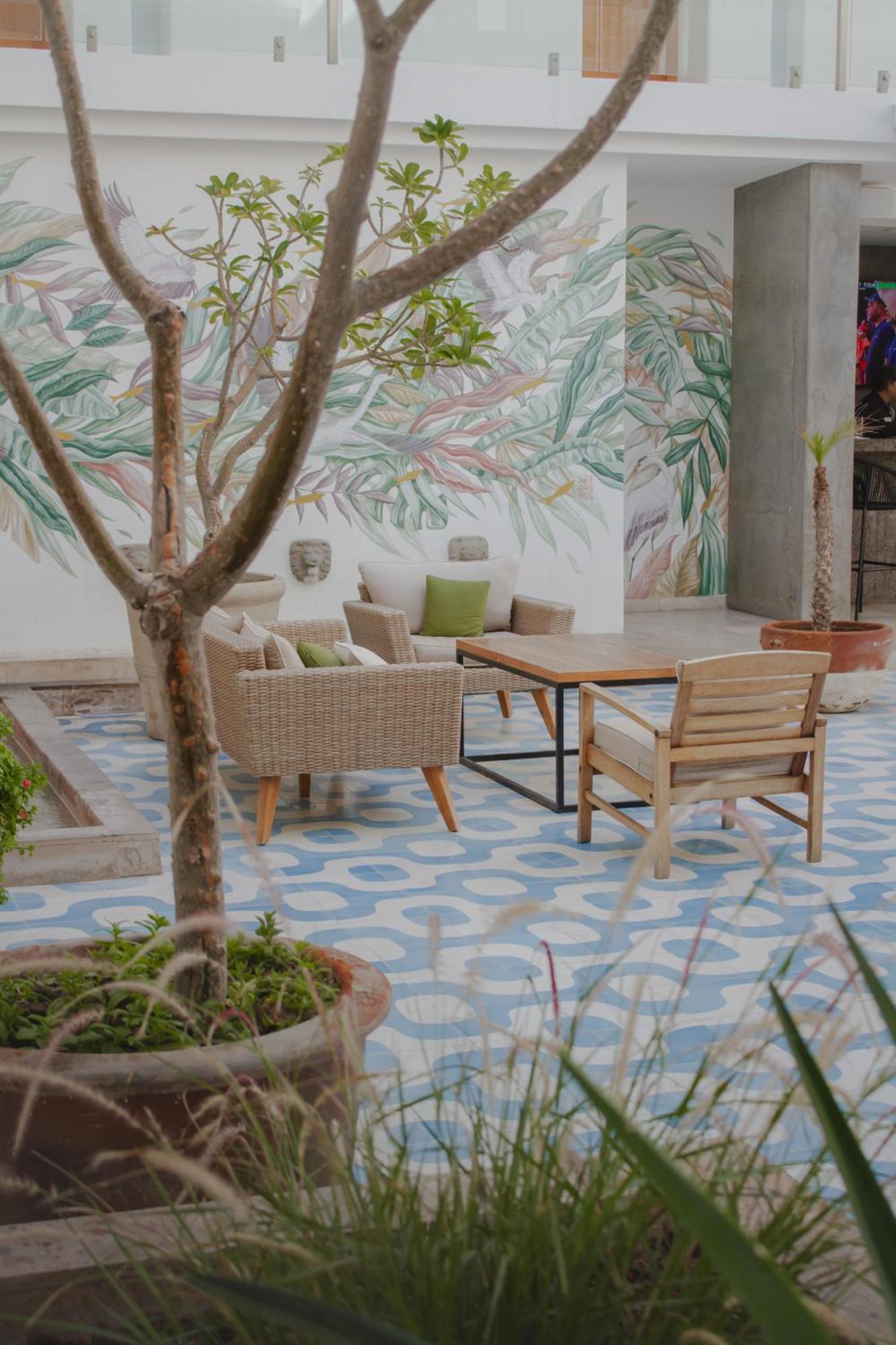 Hotel Catedral La Paz Exterior foto A patio in a home