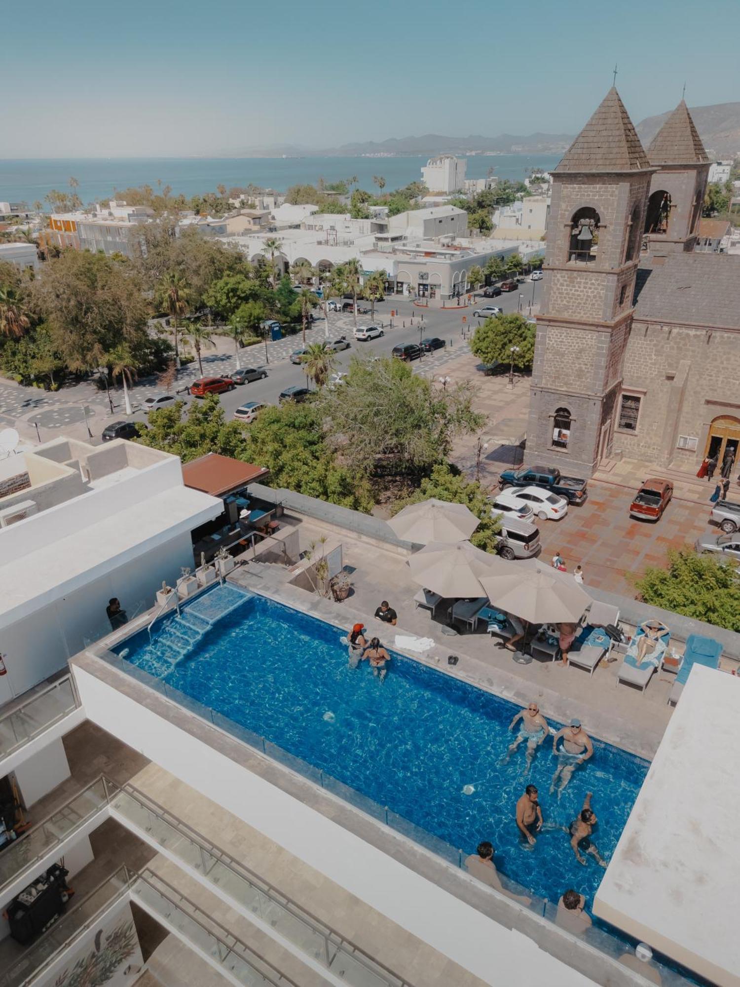 Hotel Catedral La Paz Exterior foto Aerial view of the rooftop pool at the Hotel Indigo, Perth