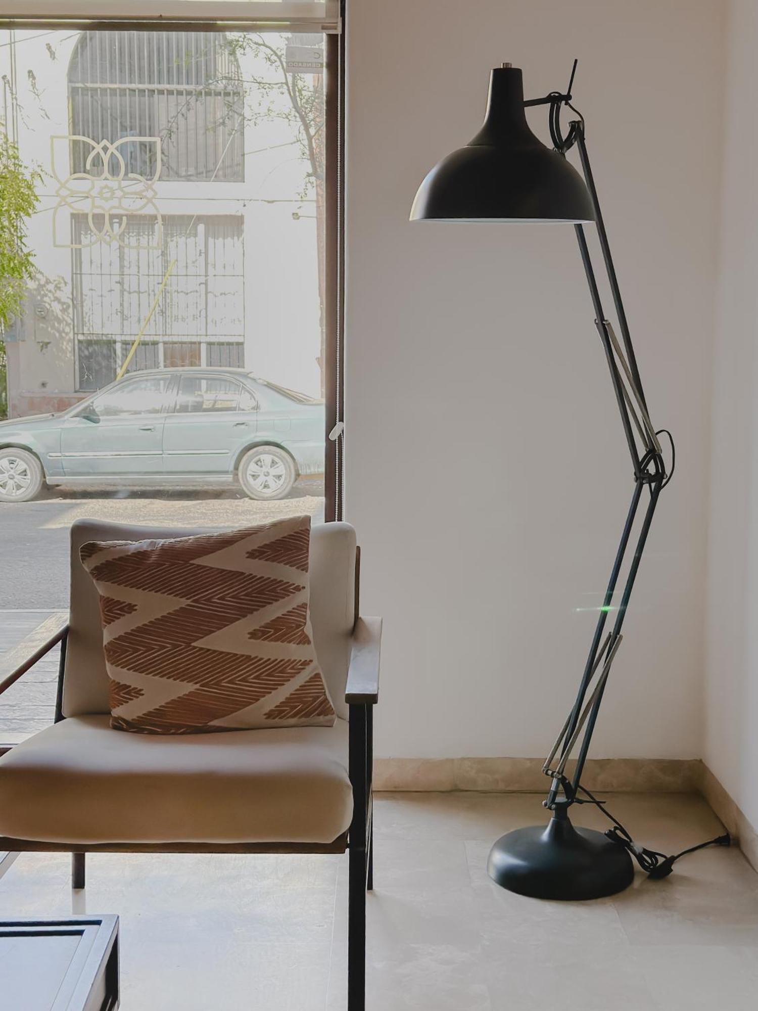Hotel Catedral La Paz Exterior foto A floor lamp
